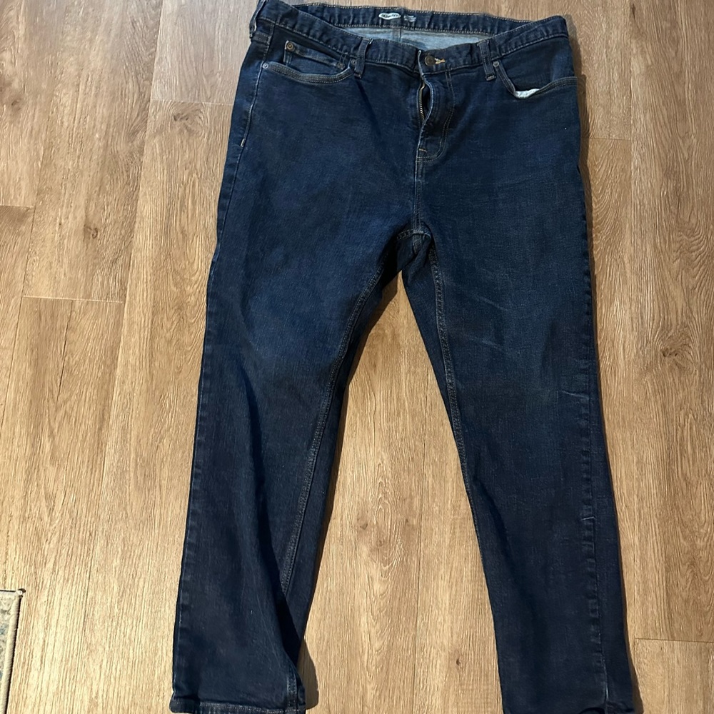 Old Navy Big & Tall Skinny Jeans. Slightly worn. Comfortable and look great!
